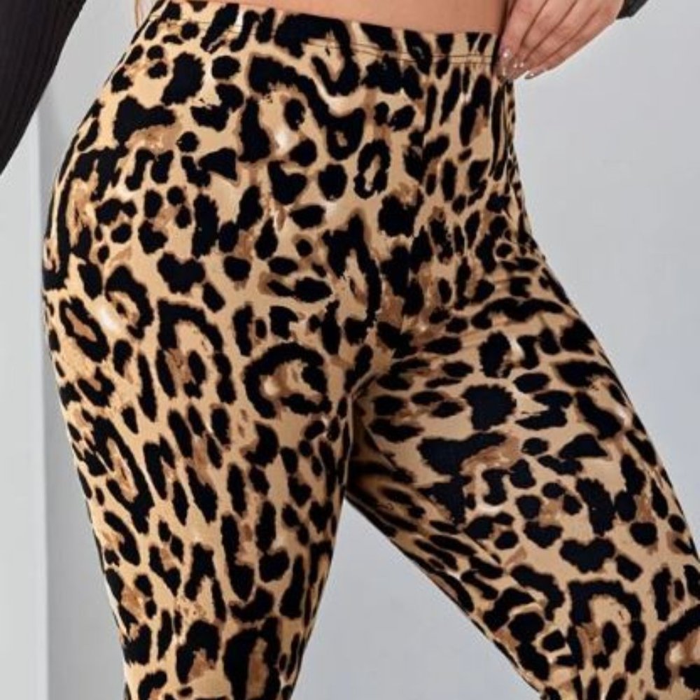 NEVER WORN - PLUS SIZE 4XL (20) - Plus Leopard Print Leggings